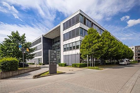 Bild Bürogebäude Sicht auf Eingang